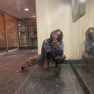 Meet your Posher, Simone